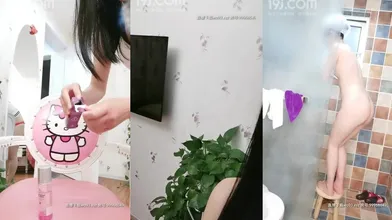 【金莲小仙女】重庆妹子约炮友来家试用新买的润滑液，口交抠穴玩得不亦乐乎，浴室撒尿掰穴大白臀视觉冲击强编号64E64F05