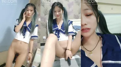 双马尾学生制服妹子【爱夜】大黑牛塞逼翘着屁股，苗条身材大声呻吟娇喘诱人，很是诱惑喜欢不要错过编号8E89F290