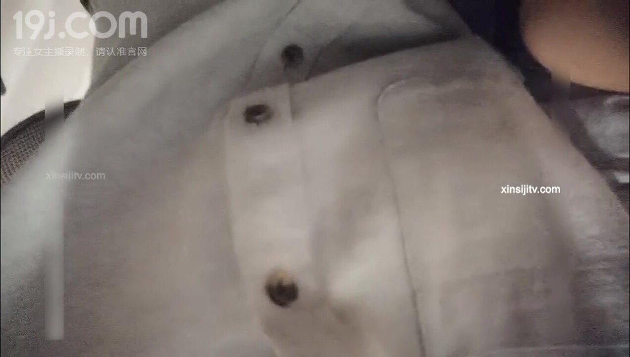 对白刺激高价网约36C不喜欢穿奶罩19岁清纯漂亮学生援交妹穿着制服过来衣服不脱直接搞聊天说都不给男友口活编号3F78204C