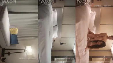小哥寻花约了个白衣萌妹子酒店啪啪沙发调情口交猛操后入快速抽插被操的呻吟连连编号ED5AEDA7