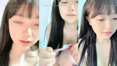 幼齿（初樱）清纯双马尾萝莉跳蛋自慰娇喘诱惑自慰水水的小粉穴手指插进逼里沾淫水放嘴里吃大奶翘臀萌萌的甜进你心房(2)编号958F56C9
