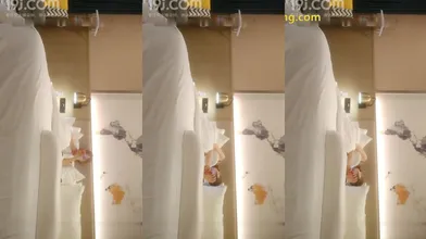 微信1500元网约高顔值极品性感纹身美女酒店啪啪,扛着大腿狠狠侧插,美女真大胆干完才收钱,多体位操的真不轻!编号72A532FD