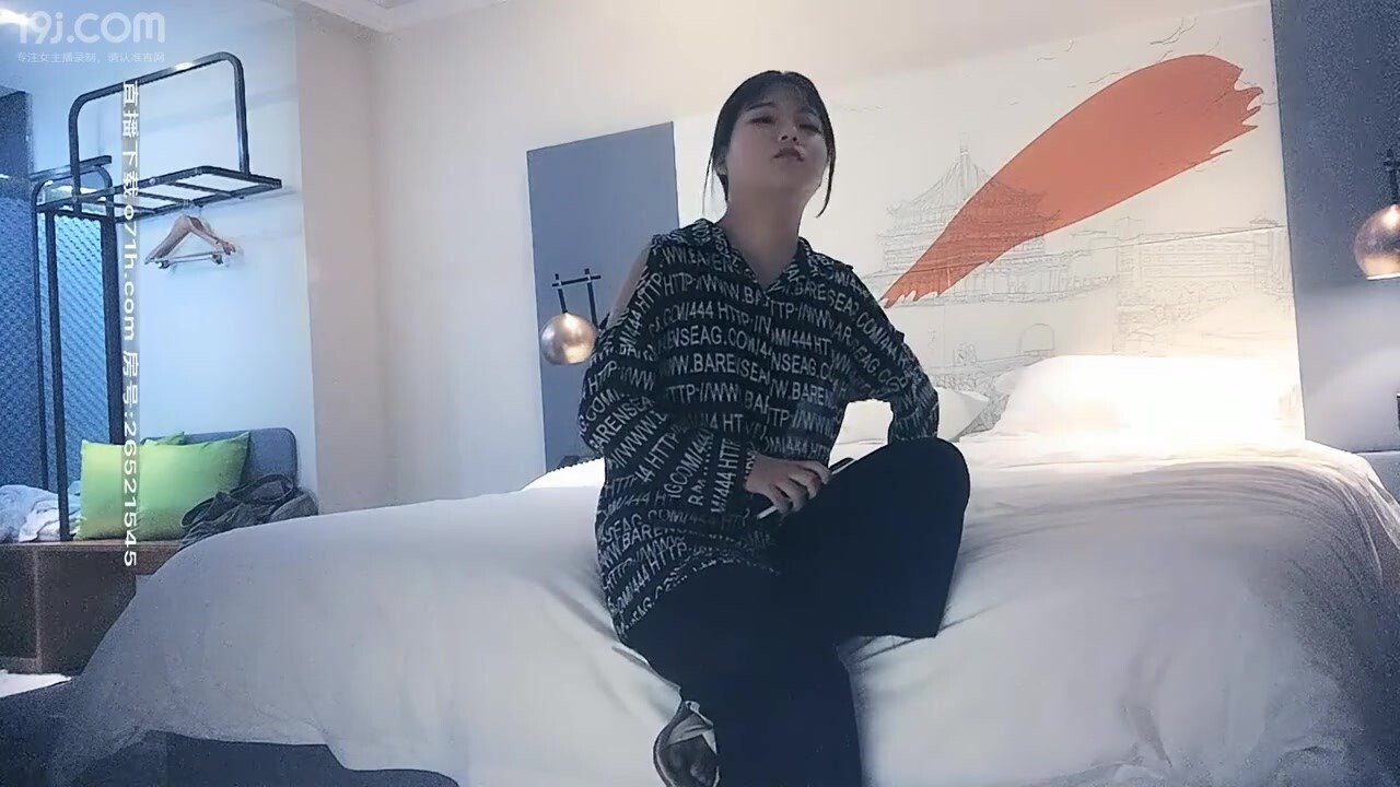 最近追求原生态00后，找了几个小嫩妹，挑中个乖巧听话，水多穴紧听话任意玩编号E7179685