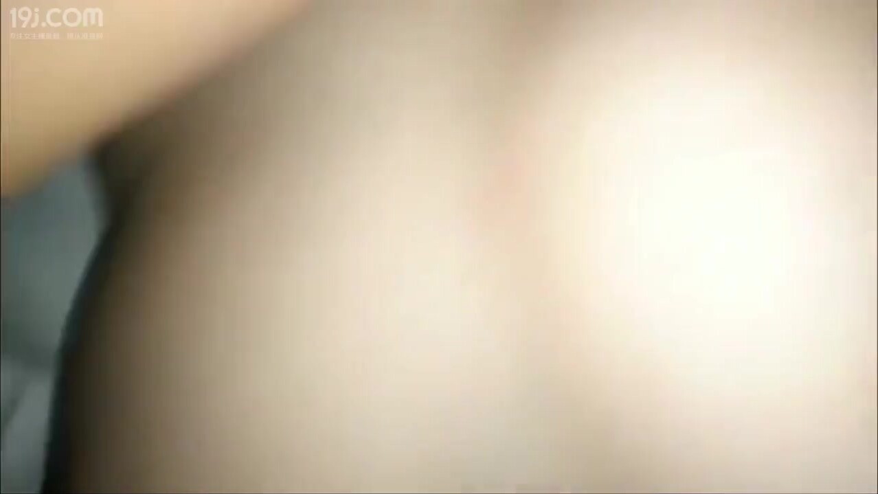 水嫩漂亮的大一美女被学长男友甜言蜜语带到酒店啪啪男的要拍摄操她的过程妹子不同意躲闪干爽后随便拍编号4D4B0EB9