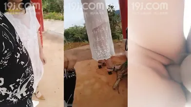 猥琐猪头男和身材不错的白虎女主播在风景区的凉亭里直播啪啪对白清晰编号A21F4034