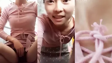 非常屌的妹子在商场烟酒专柜一边卖东西一边直播福利真不少狼友的礼物没白刷编号F227C467