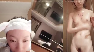 很是清纯可爱漂亮嫩妹和炮友开房大秀妹子也就十七八的样子木耳很粉嫩口交啪啪洗澡很诱人编号D32D193