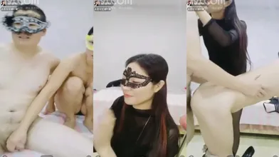 俩美少妇搭档猛男大哥直播3P各种口活抠逼多体位爆操国语对白很淫荡编号15859F58