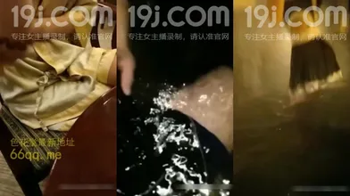 城里人真会玩男主播四哥包了个小姐去温泉度假酒店玩挑了个没人的时候在公衆浴池里啪啪编号8D91193
