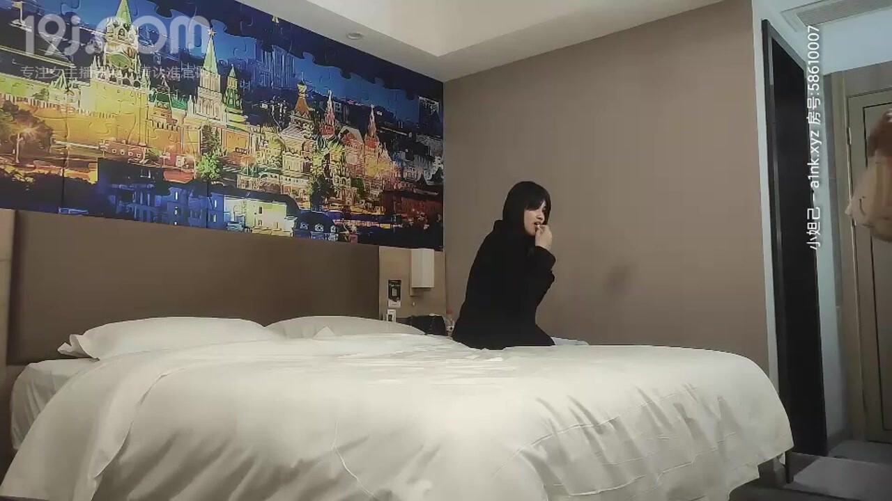 文轩探花大半夜约了个黑色外套牛仔裤爱笑妹子啪啪，特写口交脱下内裤掰穴骑坐编号348A610E