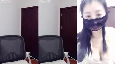 极品身材性感美乳主播放着音乐痒脱衣舞骚舞秀再用道具椅子上自慰很是诱惑编号A364DFAA