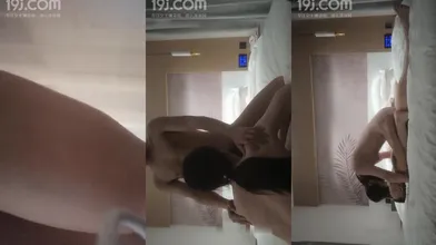 老哥探花约了个顔值不错白衣妹子TP啪啪口交足交编号3A476A15