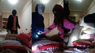 重口味男带新入行美女直播无套操骚妇帮忙扛腿推屁股大哥头伤裹着纱布拼命操编号3F1A36AC