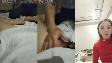 对白搞笑淫荡风骚美女私处SPA推油养生按摩用又嗲又贱的语言和脚勾引男技师实在忍不住了给口爆编号575831E0
