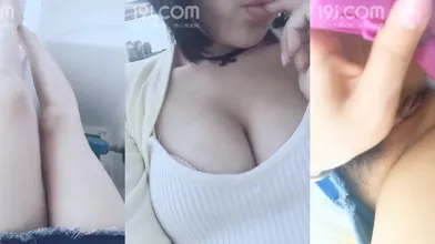 强烈推荐网络微拍红人女神娜妮酱拍出新高度公园湖中划着小船假屌自慰蛮浪漫的两片阴唇充血起来真好看编号692A90FF