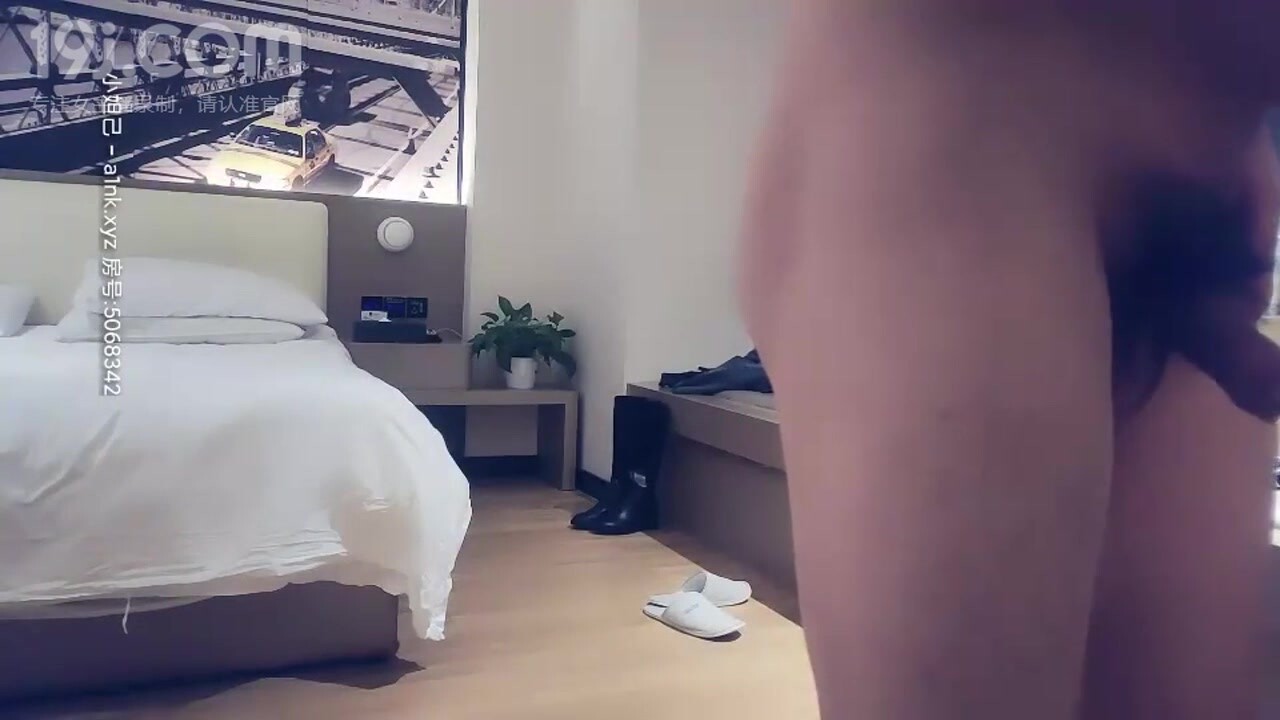 5555小天探花牛仔裤花臂纹身妹，手伸进内裤摸逼扣的妹子呻吟连连，侧入后入骑乘多种姿势换着操编号B4479B2C
