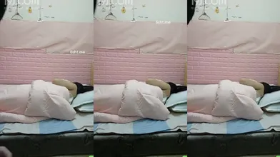 小美女做直播一天几场累坏了搭档不放过JJ塞进嘴巴口硬了扒下衣服裤子开操编号384581DE