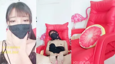 新人口罩美女主播身材苗条边跳边脱沙发上抠逼自摸呻吟诱惑逼逼微毛粉嫩喜欢的不要错过编号2CC489BA