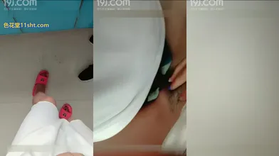 大白天淫荡美女勾搭外卖小哥在窗口阳台口交无套爆操爲直播效果真是无底线编号7B18313E