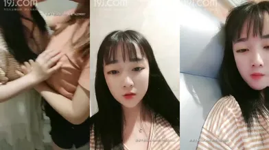 童顔巨乳两个萝莉妹子KTV唱歌厕所露奶，双女互舔奶子轮流口交舔弄，大白奶子非常诱人编号371976E8