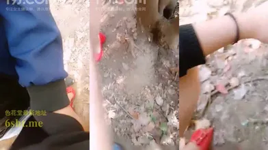 肉丝开裆红鞋美女勾搭大学生小哥到户外树林野战妹子口活不错编号DEDB8B0