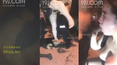 豪乳女主播半夜和别克车司机路边树林打野战这动作姿势不输AV大片对白精彩编号4338EA76