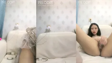 颜值不错大奶妹子【香蕉妹妹】情趣装单人自慰，沙发跳蛋塞逼近距离特写，很是诱惑喜欢不要错过编号B371298