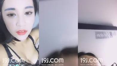 高颜值美女董小董手机直播露脸道具紫薇编号5E5AC85D
