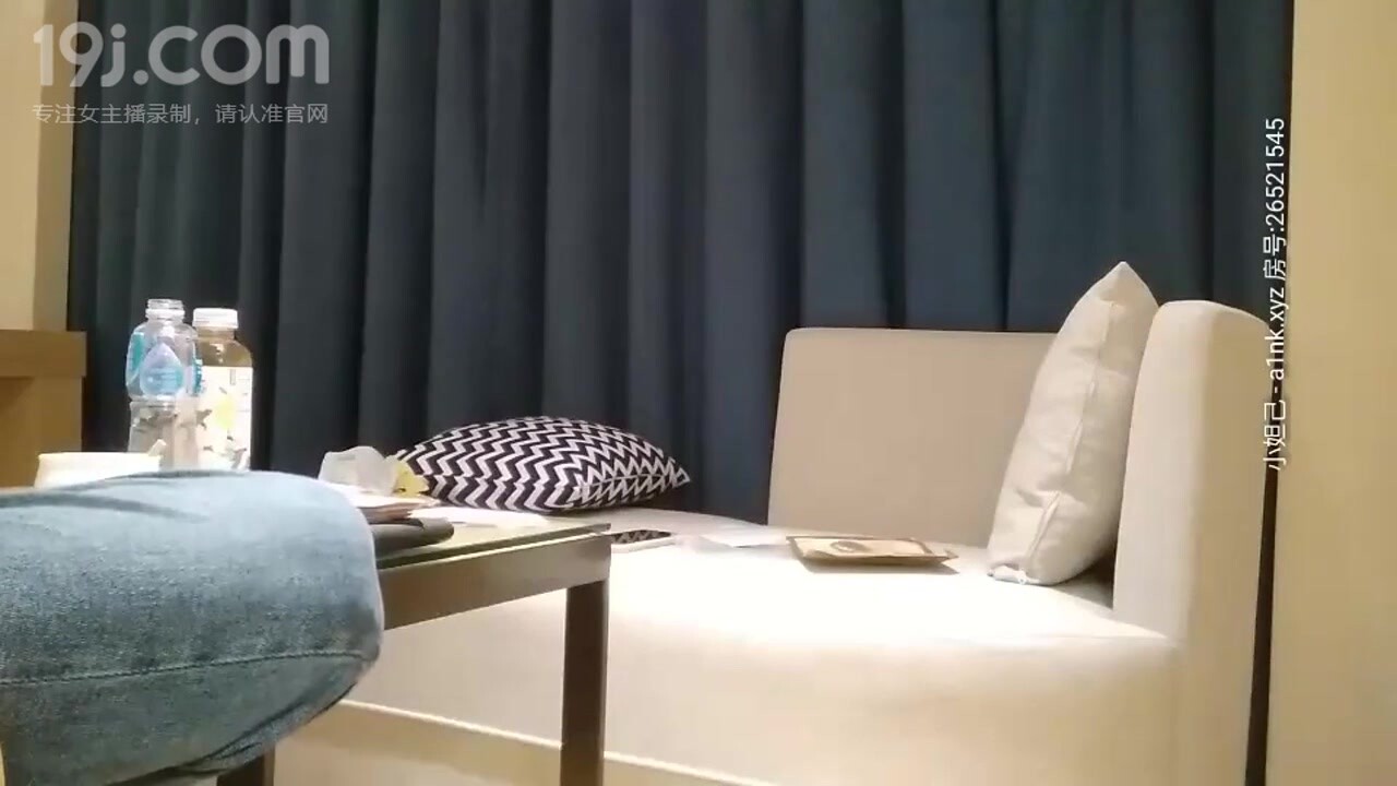 91沈先森嫖娼大师带你找外围，花臂纹身长相甜美嫩妹子，露奶连体网袜，屌太大操的嗯嗯叫编号33C33B65