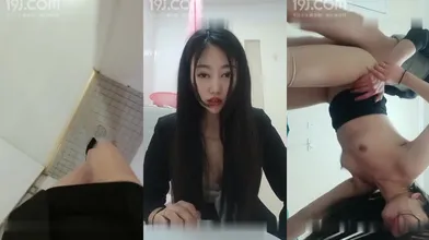 制服丝袜高跟露脸大长腿，是个男人都受不了啊，撕开丝袜掏出硬了许久的大鸡巴直接开草，各种体位把人妻少妇干服编号9457FECC