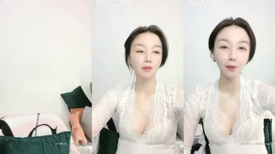 台湾女神【BloodMoon】多场高价收费房情趣诱惑奶油抹逼20210120