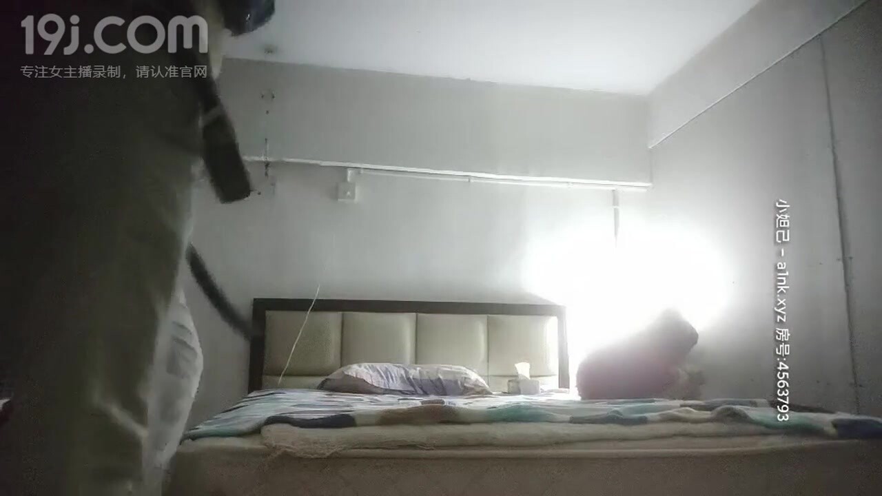 嫖娼不带套老哥新炮区扫街探店这地方的站街女颜值高价钱公道搞了两年轻漂亮的美眉编号78A9E763