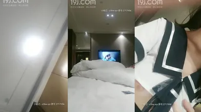 【舔瓶盖的小仙女】与粉丝酒店情趣装扶腰后入对战(2)编号CD23143F