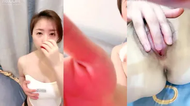 性感红唇肉肉身材大白美乳短发妹子自慰诱惑，撩起衣服露奶装特写掰穴手指扣弄翘起屁股编号29E020E1