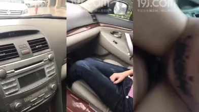 白皙漂亮的美女看见出差刚回来的男友突然开车接她下班,兴奋不已说今天在车上马路边玩车震编号728098CF