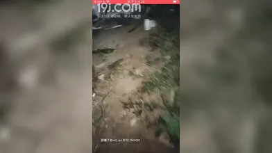 极品爆乳母女户外勾搭专家『苍老湿』火爆双飞火爆午夜勾搭屌丝路边双飞轮操母女干完母亲套个套接着干女儿编号F073B574