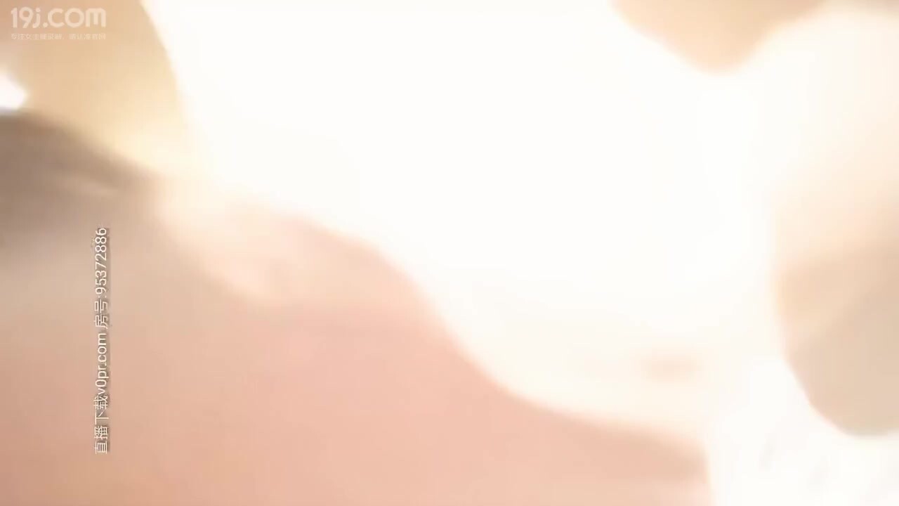 极品美乳外围妹，小穴看着挺嫩狂抠小穴，疯狂啪啪编号43EA66F5