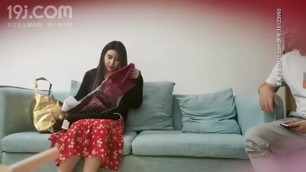 酒店约炮网红脸空姐制服精神小妹吃药迎战编号8E41360E