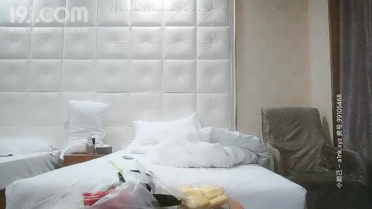 【在校大学生女朋友刮毛无套】刚开学就开房，小女友甜美听话，剪刀修毛，抠穴后入暴操口交，配合听话娇喘动人编号6BA2B847