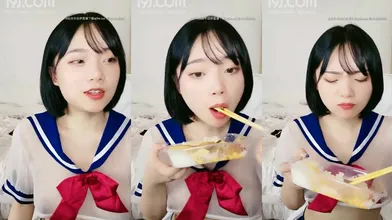 大奶童颜初樱大眼萝莉人生首次直播高收费房诱惑合集(23)AVI编号B8C96E2C