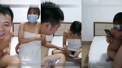 年轻美女被两个无良男人骗至小旅馆直播3P无套轮流操编号174D5293