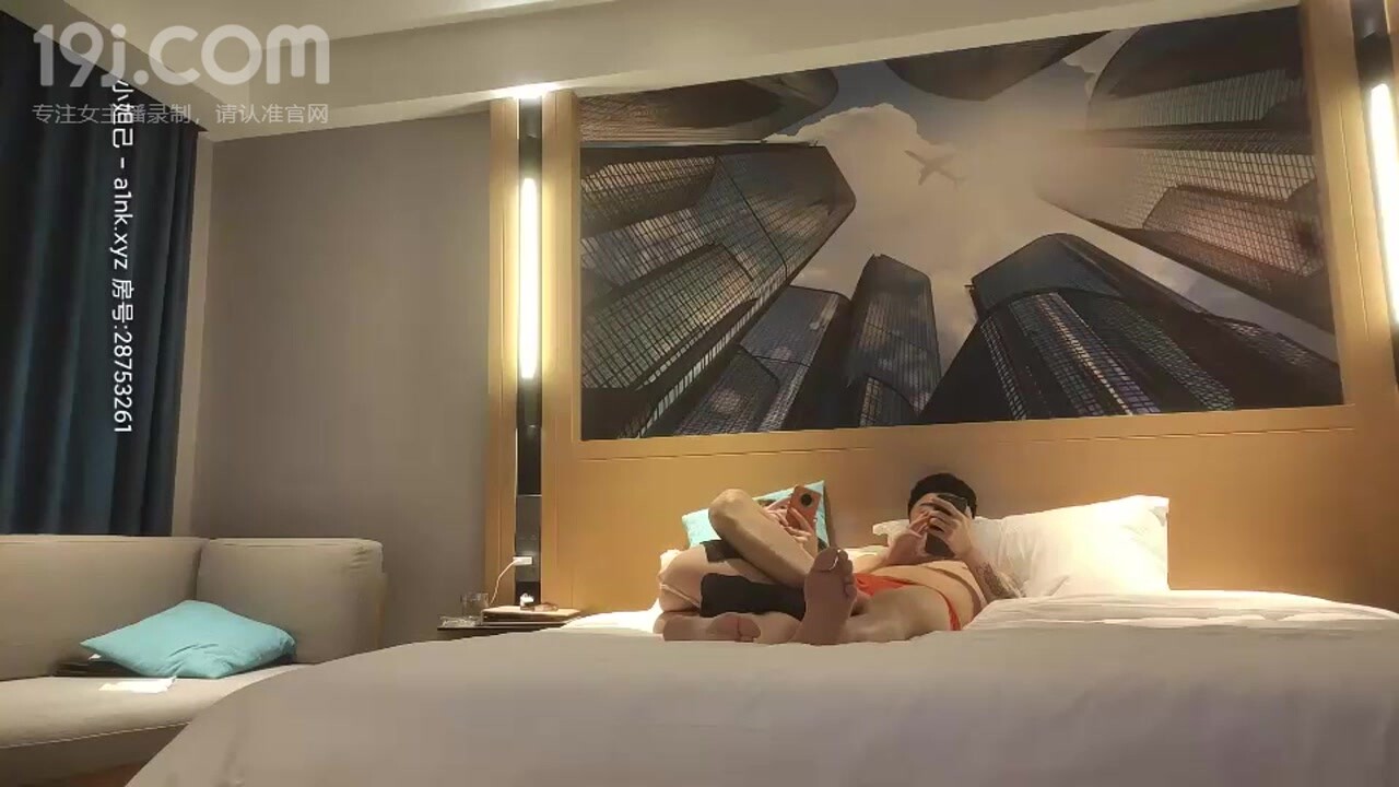 强少爷探花新人老哥黑衣纹身少妇第二炮，黑色网袜高跟鞋特写口交大力猛操编号EB39CC17
