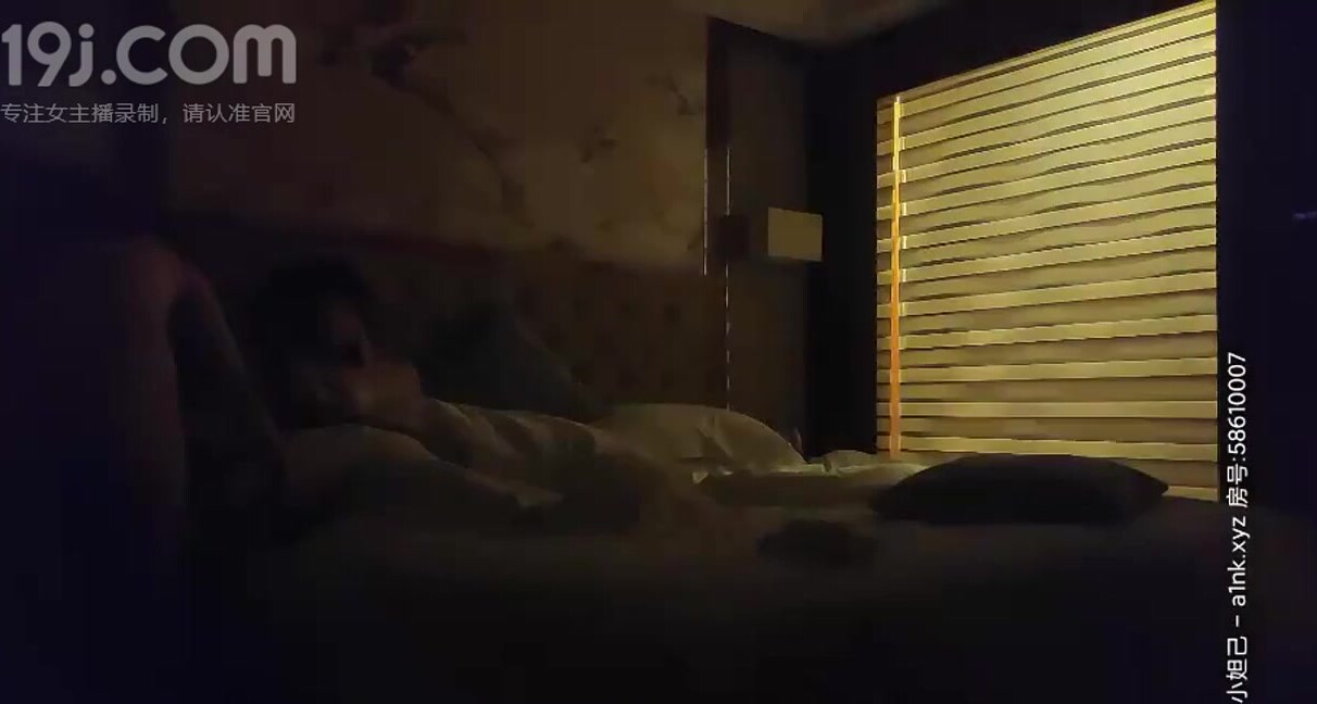 文轩探花深夜场约了个黄衣黑色包臀裙妹子啪啪，妹子要关灯操呻吟娇喘大声编号9C2DB613