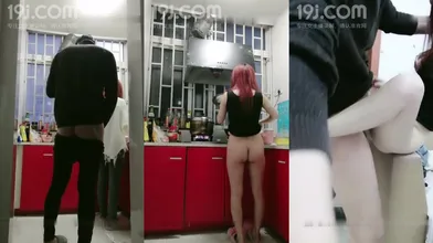 趁大哥不在家嫂子在厨房做饭软磨硬泡终于把嫂子搞上手无套啪啪最后口爆射精编号ACFA06D0