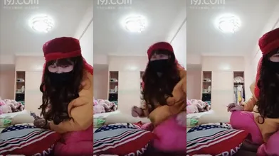 重口味骚妇主播带美女小老乡约炮友操新人自己在旁打灯拍摄做直播编号242EAC1D