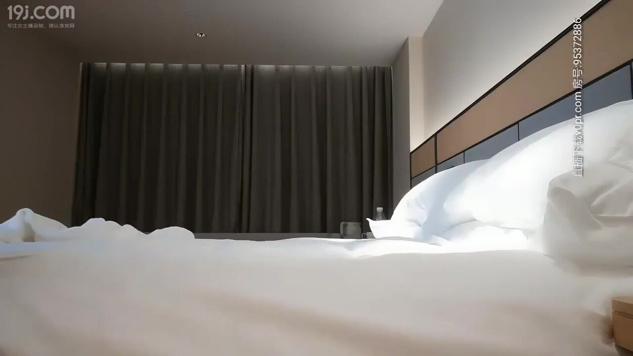 高清约了个白衣甜美妹子，顔值不赖编号D0FC6B5D