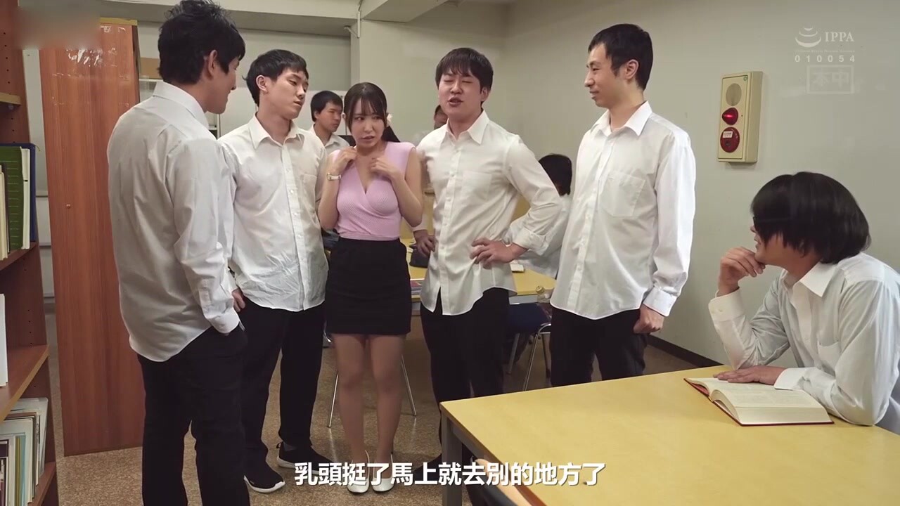 HMN436C今日から2週間、ノーブラな教育実習生の女子大生の弱みに付け込み透け乳·おっぱい丸出しいうじめ.