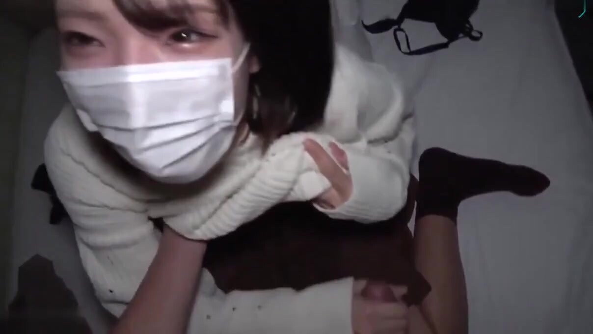 害羞的美丽女人