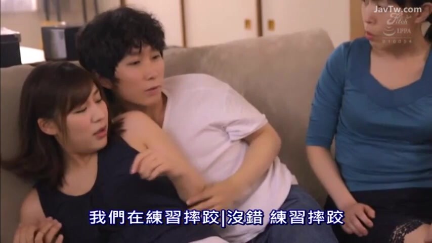 JUFD945毫无防备的姐姐被弟弟干个爽本来是诱惑处男弟弟…没想到逆转了音海う里奈.