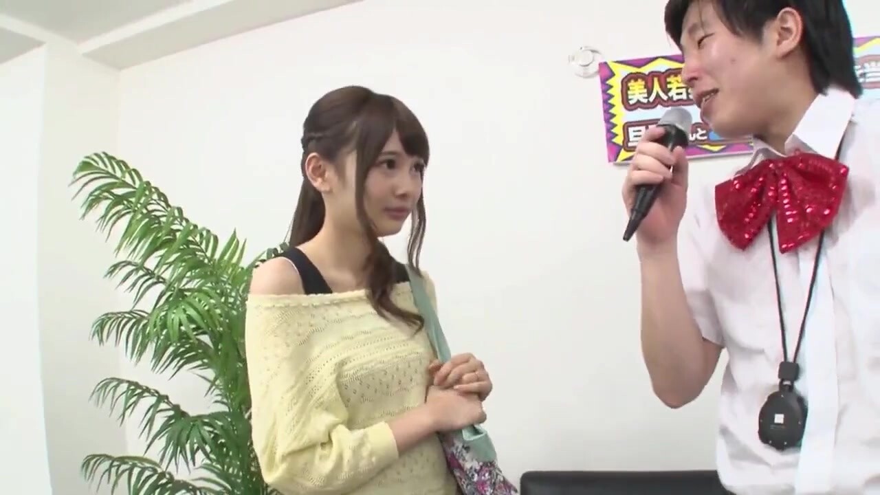 电マを当てられながら旦那さんと生电话でミッションにフ挑戦.